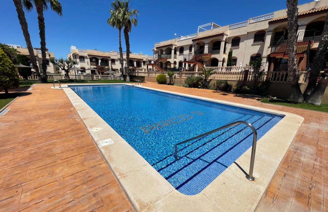 Resale - Bungalow - Torrevieja - Aguas nuevas 1