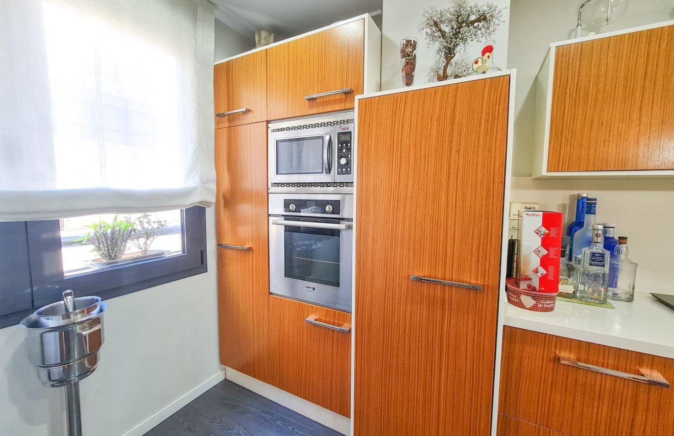 Resale - Apartamento - Torrevieja - Puerto