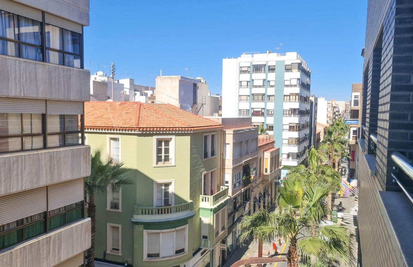 Resale - Apartamento - Torrevieja - Puerto