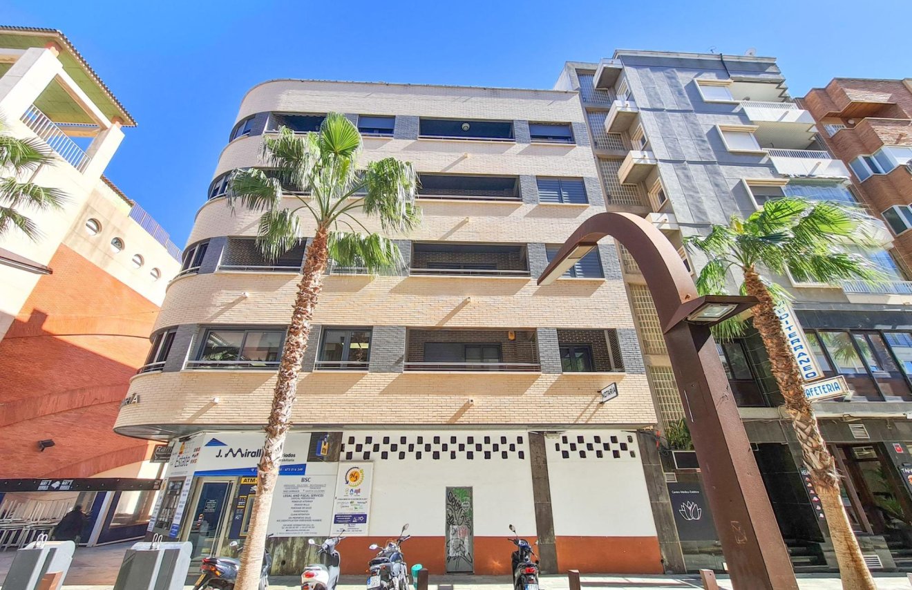 Resale - Apartamento - Torrevieja - Puerto