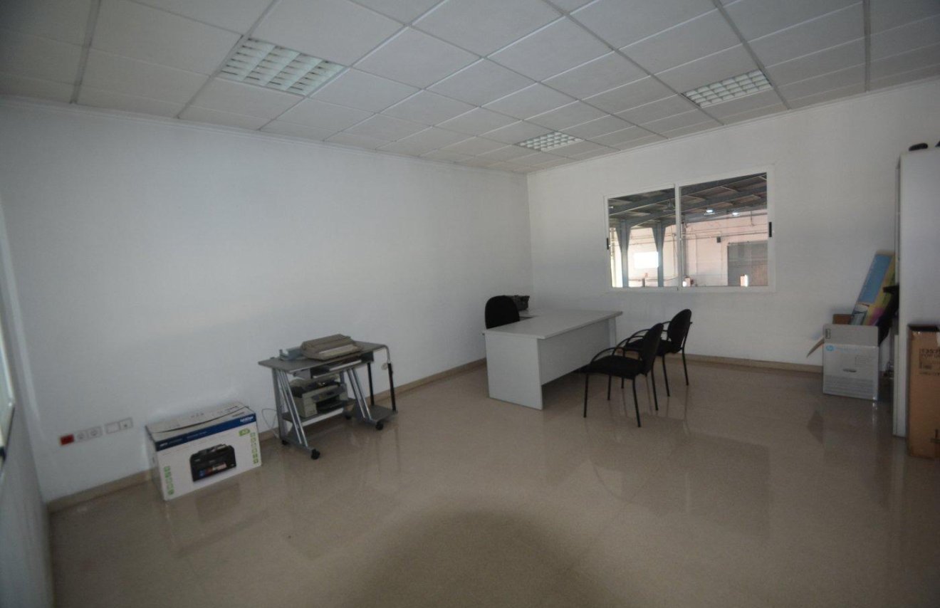 Reventa - Nave industrial - Orihuela - Correntías Bajas