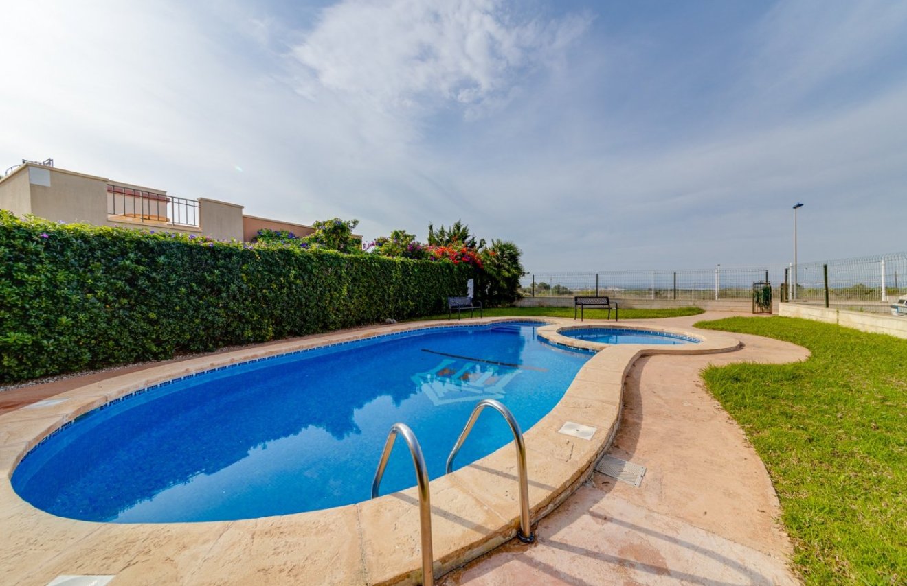 Resale - Chalet - Torrevieja - Aguas nuevas 1