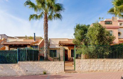 Resale - Chalet - Torrevieja - Aguas nuevas 1