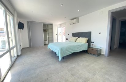 Resale - Villa de Lujo - Torrevieja - Aldea del mar