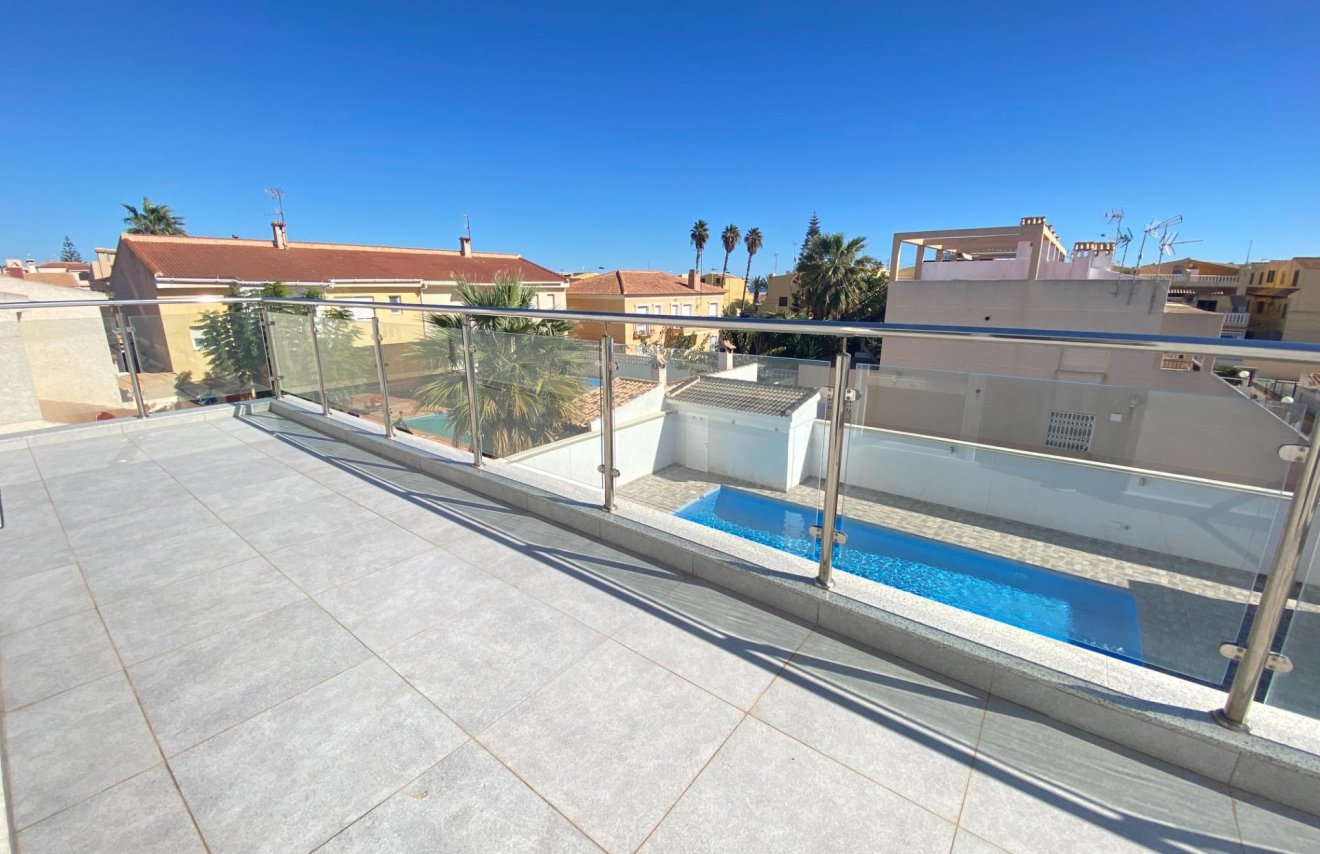 Resale - Villa de Lujo - Torrevieja - Aldea del mar