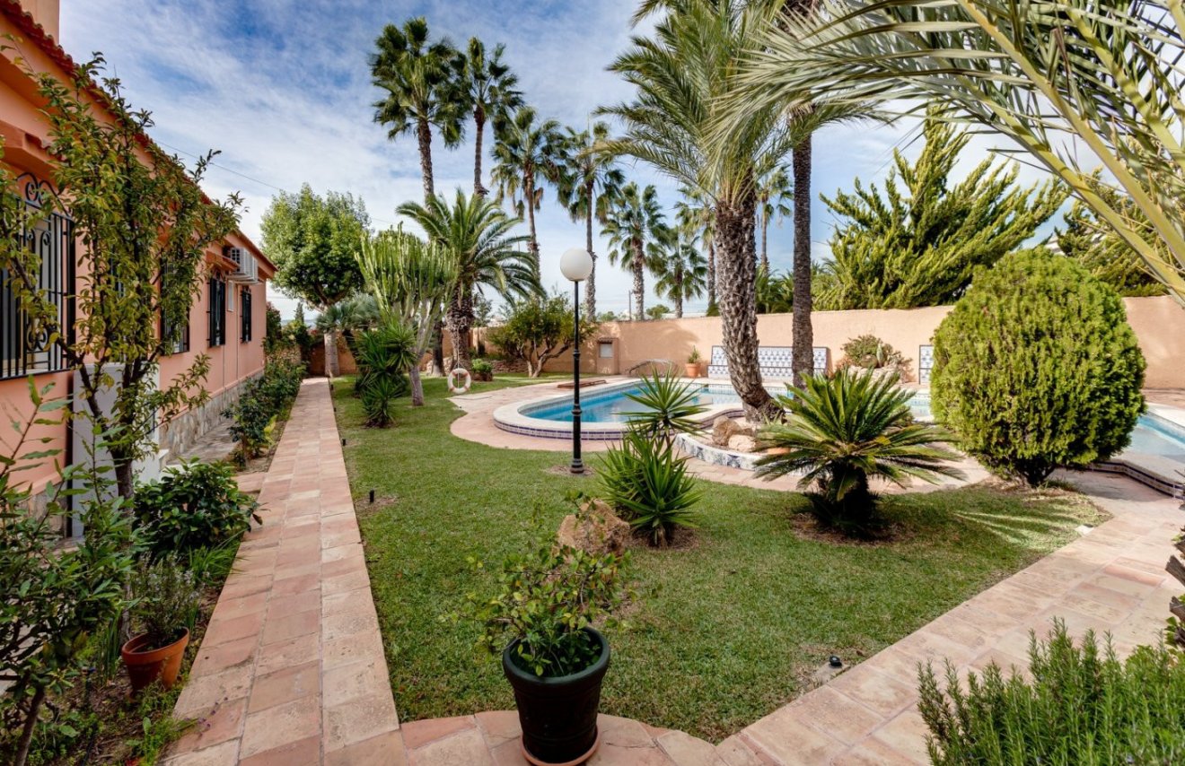 Resale - Villa - Torrevieja - San luis