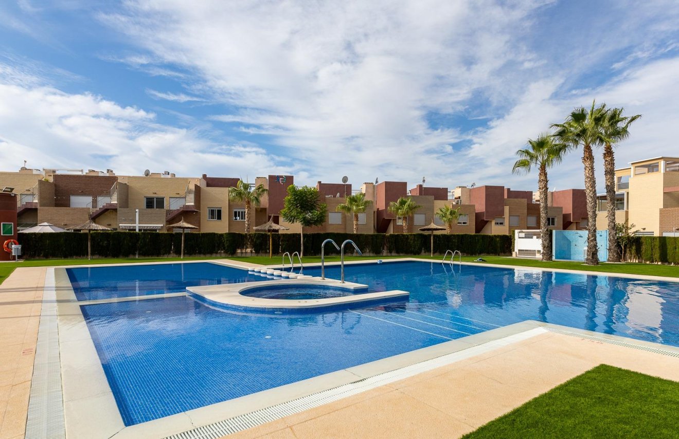 Resale - Bungalow Planta Baja - Torrevieja - Sector 25