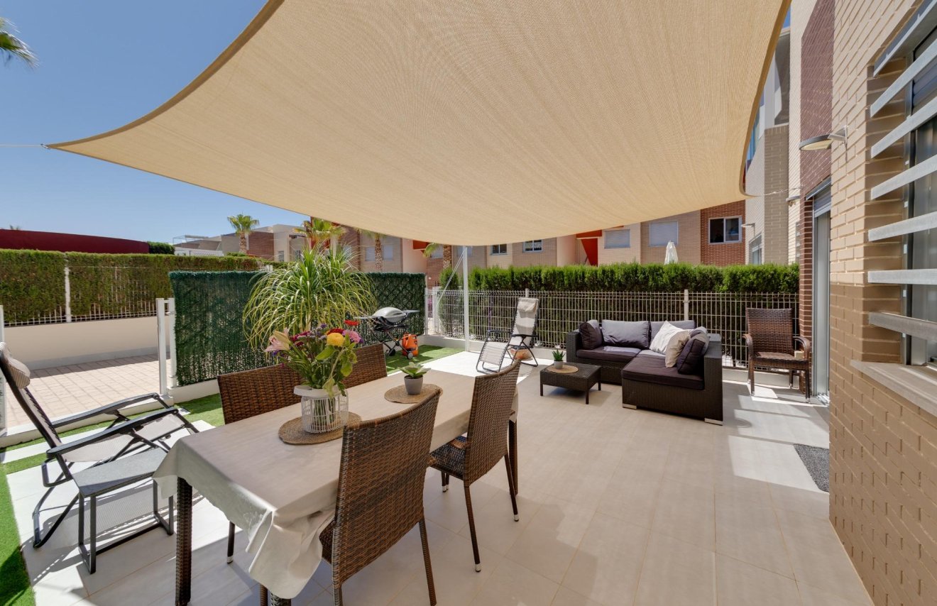 Resale - Bungalow Planta Baja - Torrevieja - Sector 25