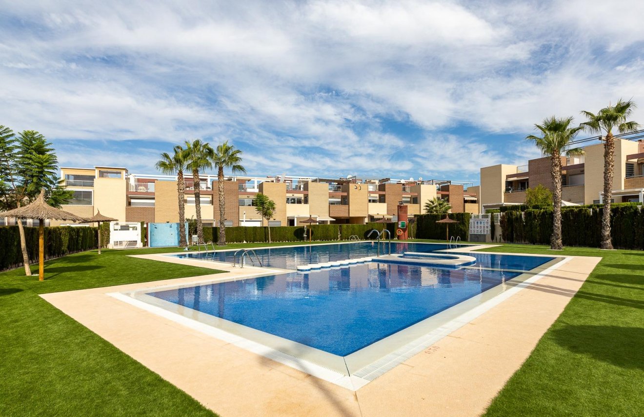 Resale - Bungalow Planta Baja - Torrevieja - Sector 25