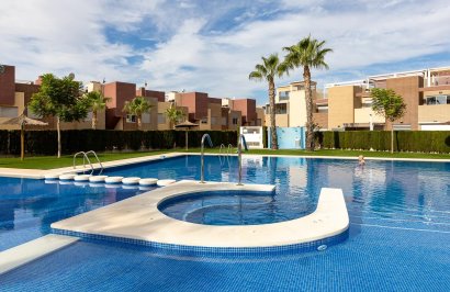 Resale - Bungalow Planta Baja - Torrevieja - Sector 25