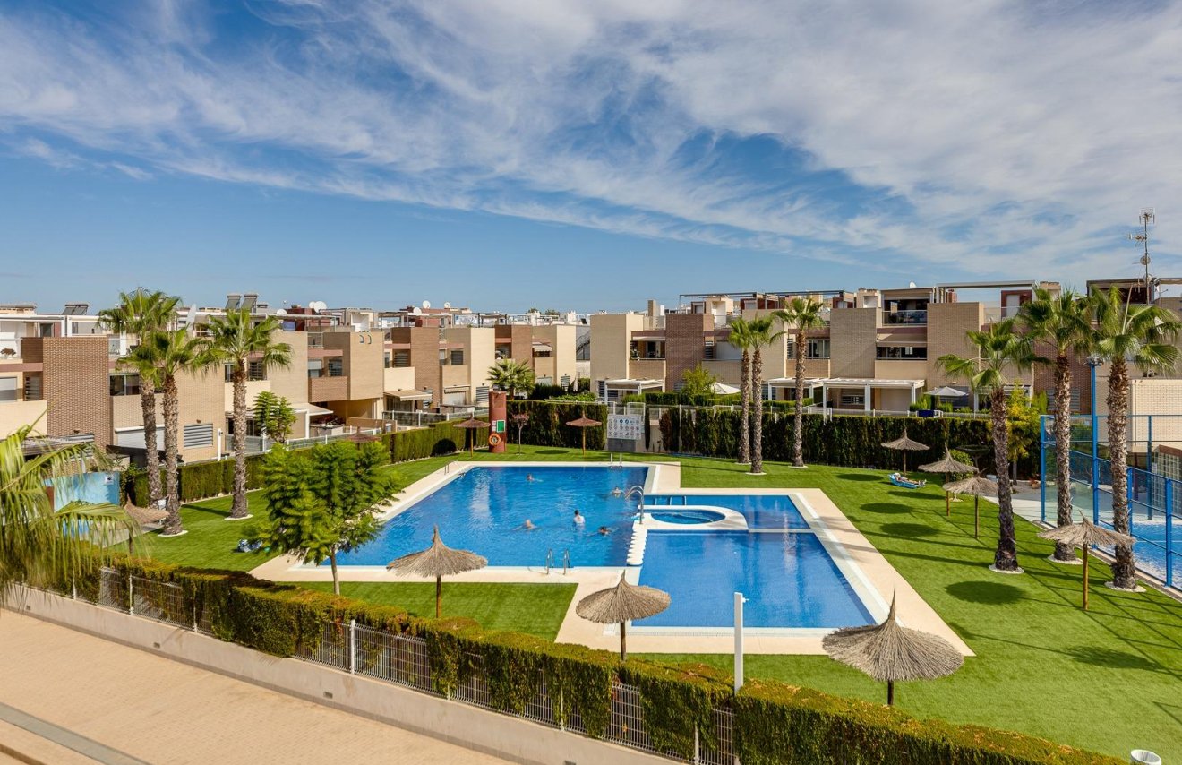 Resale - Bungalow Planta Baja - Torrevieja - Sector 25