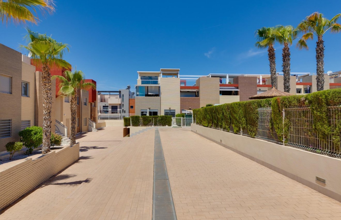 Resale - Bungalow Planta Baja - Torrevieja - Sector 25