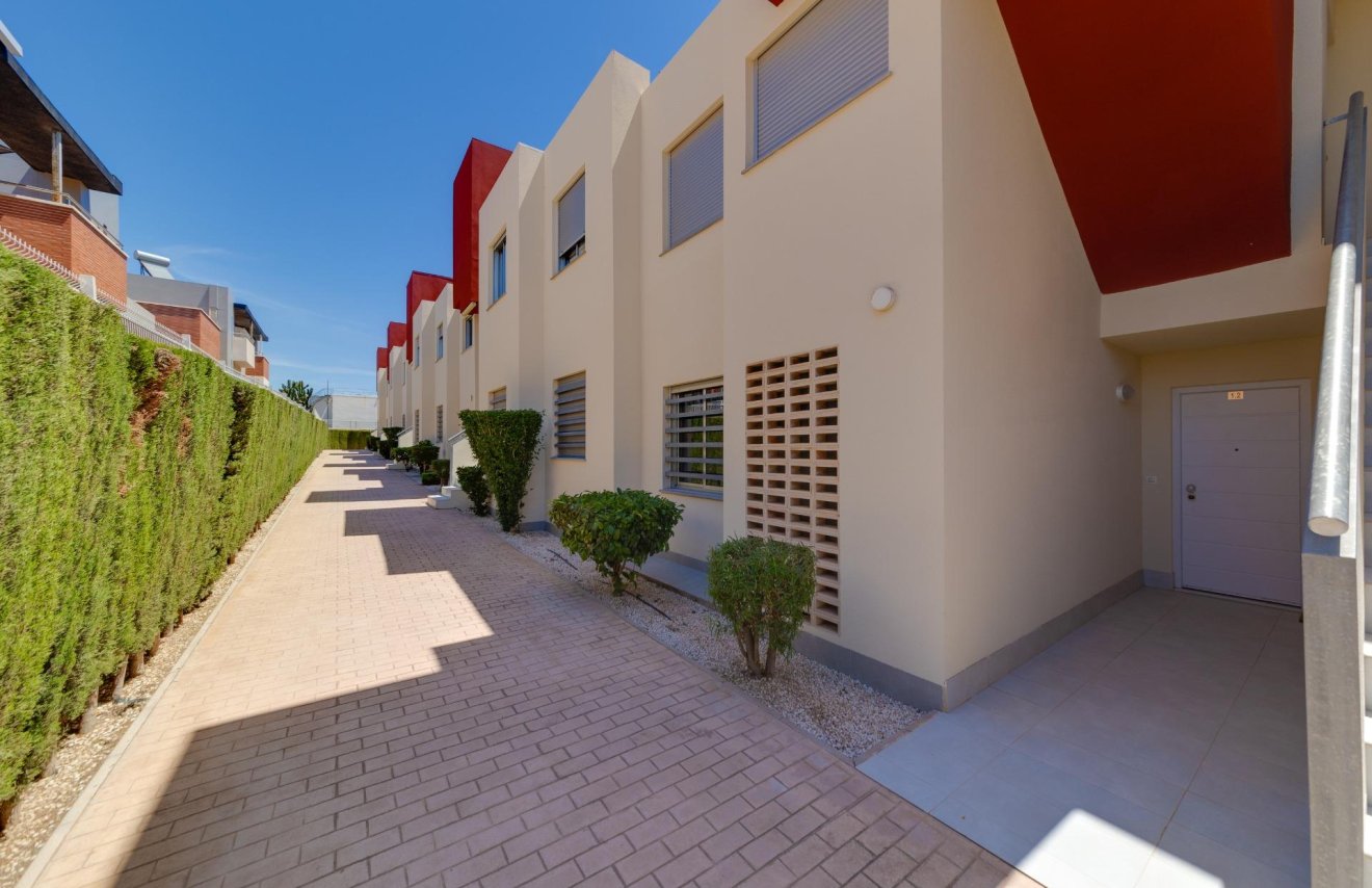 Resale - Bungalow Planta Baja - Torrevieja - Sector 25