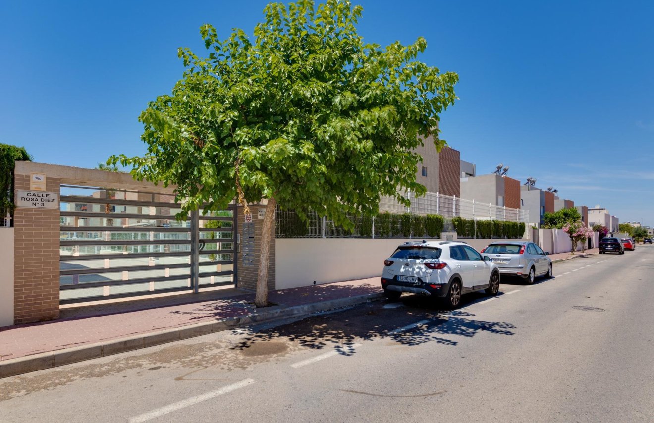 Resale - Bungalow Planta Baja - Torrevieja - Sector 25