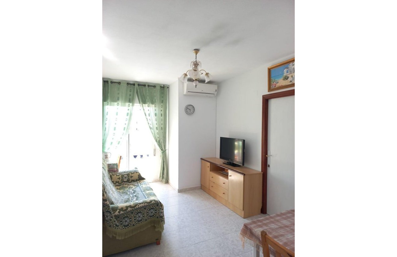 Resale - Apartamento - Torrevieja - Estacion de autobuses