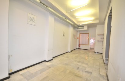 Reventa - Local comercial - Torrevieja - Centro