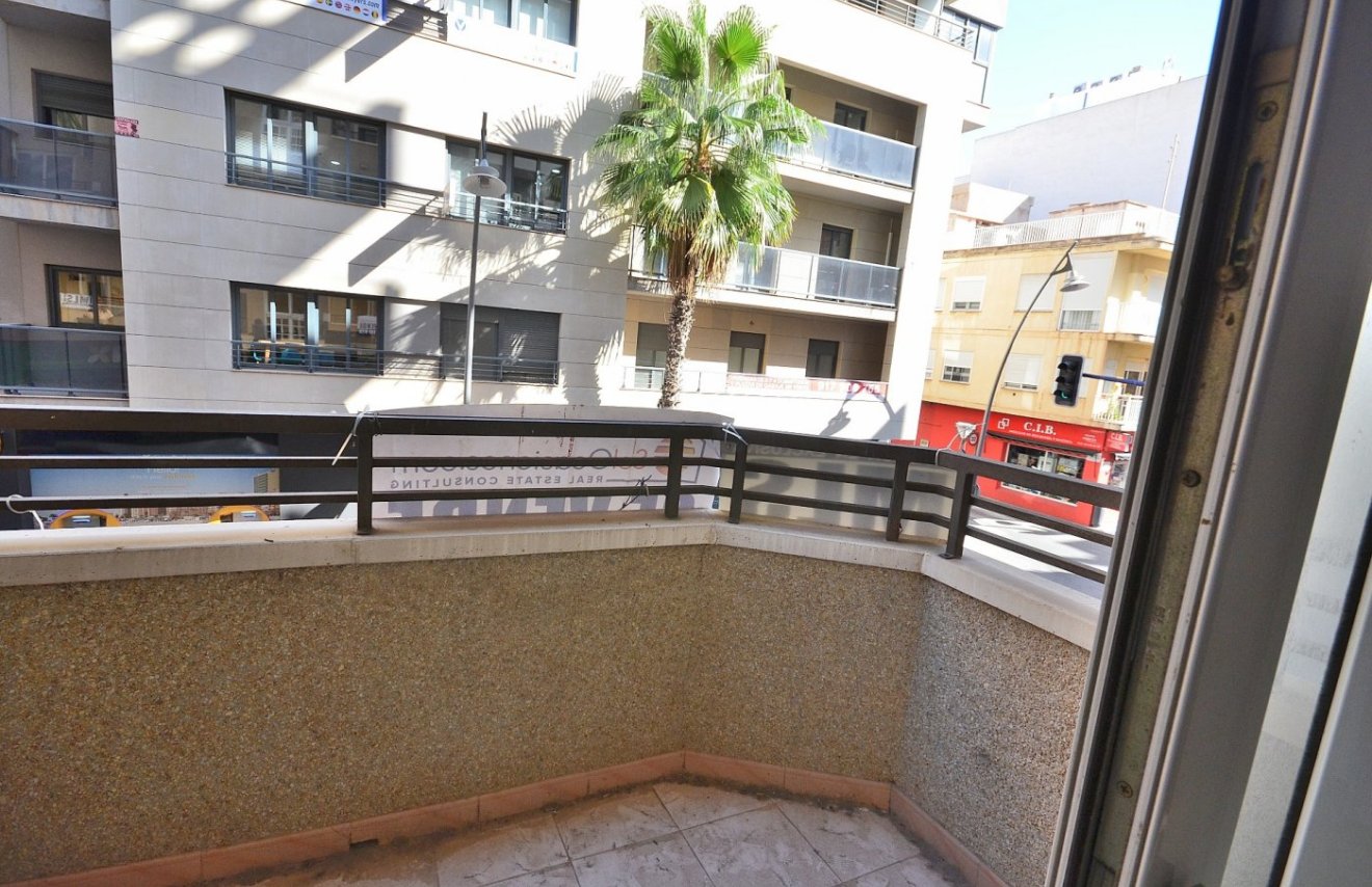 Resale - Apartamento - Torrevieja - Centro