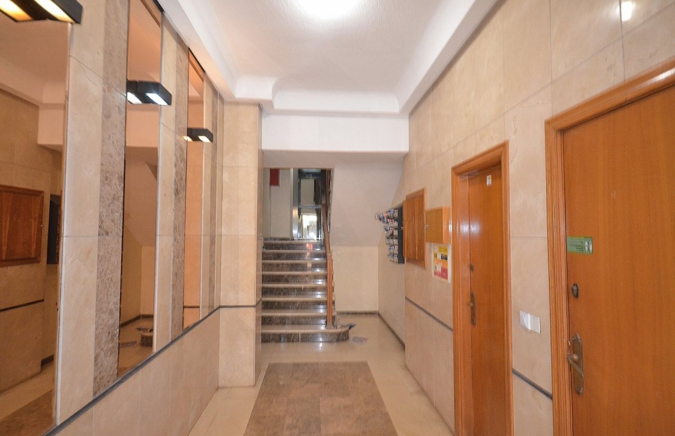 Resale - Apartamento - Torrevieja - Centro