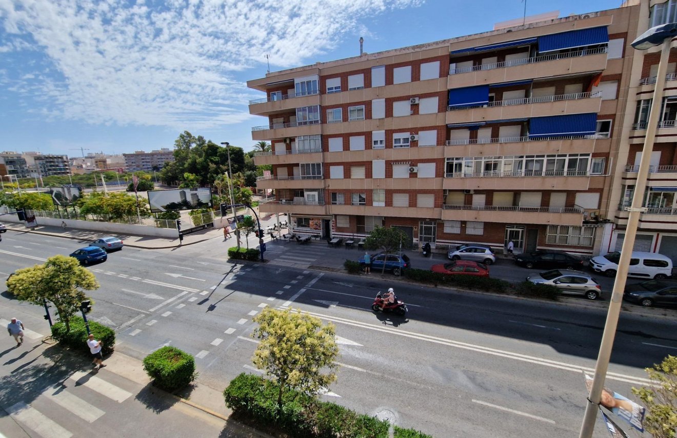 Resale - Apartamento - Torrevieja - Acequion