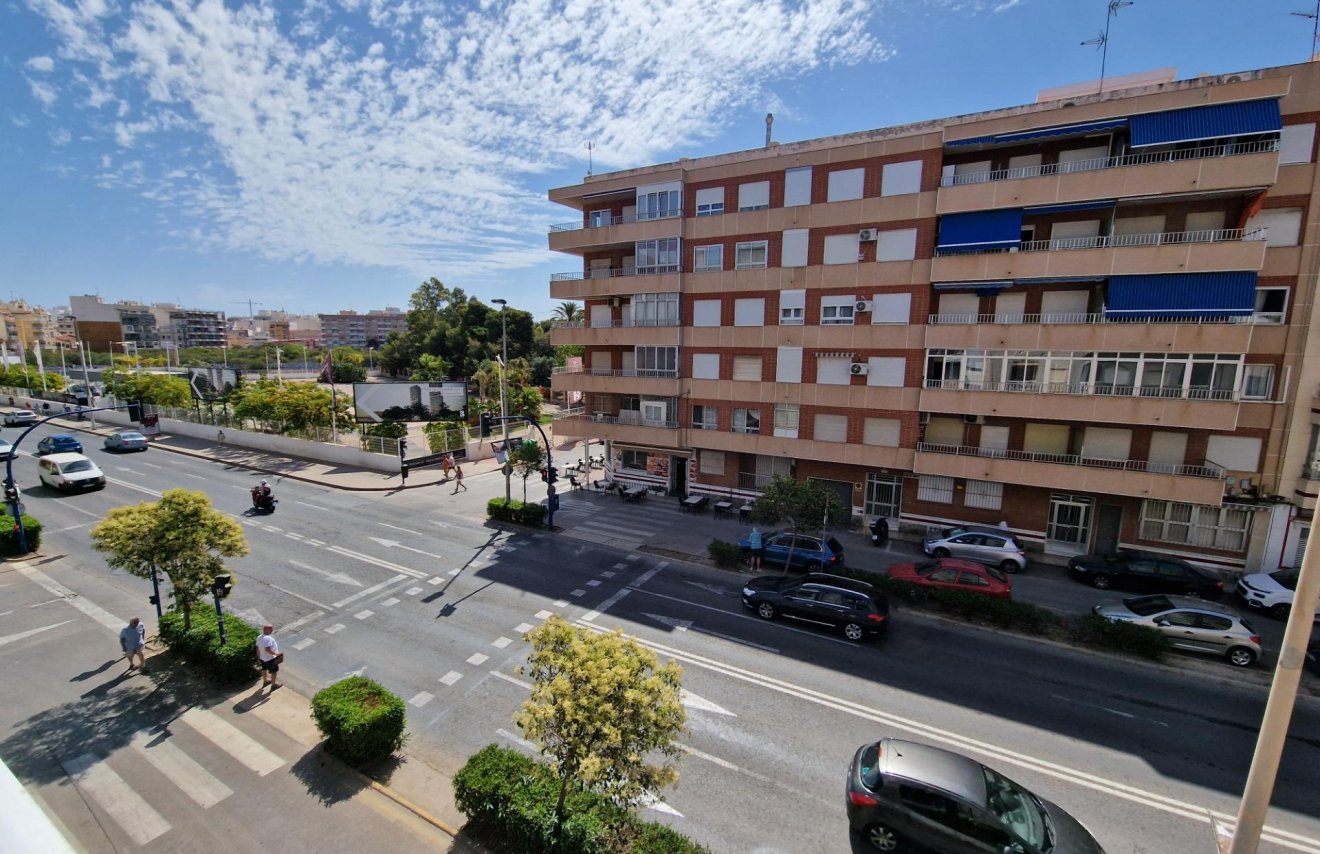 Resale - Apartamento - Torrevieja - Acequion