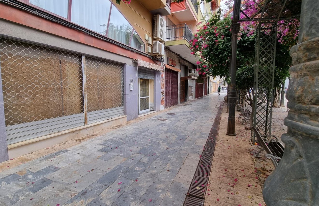 Reventa - Local comercial - Orihuela - Zona Centro