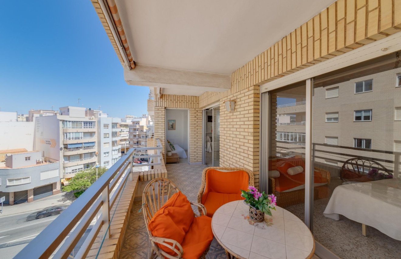 Resale - Apartamento - Torrevieja - Puerto