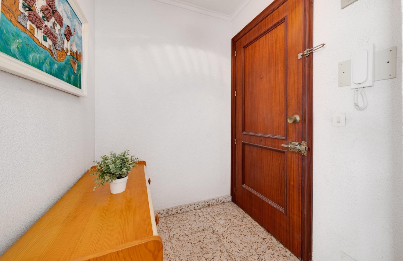 Resale - Apartamento - Torrevieja - Puerto