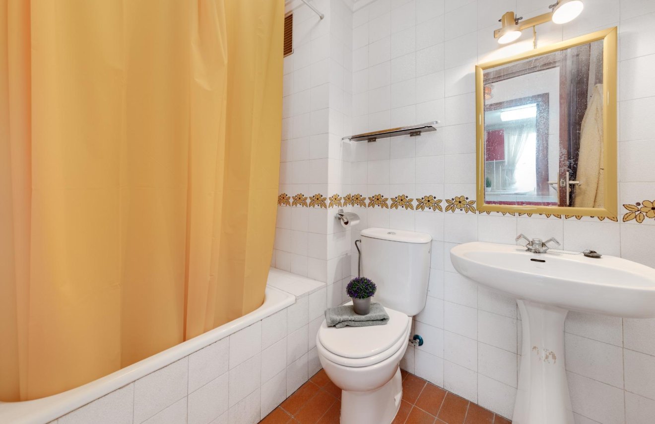 Resale - Apartamento - Torrevieja - Puerto