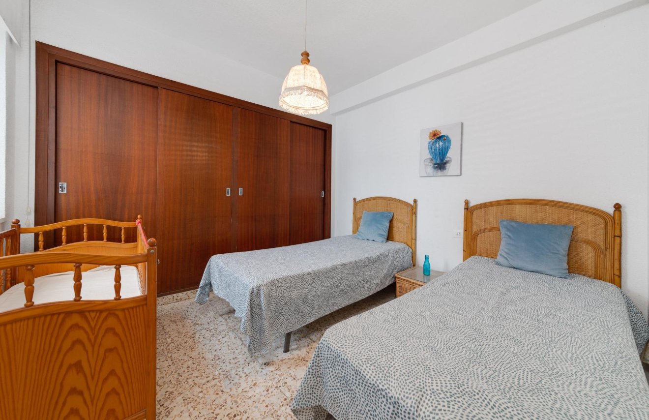 Resale - Apartamento - Torrevieja - Puerto