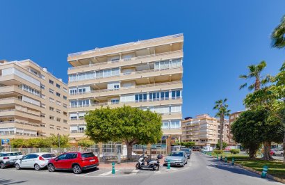 Resale - Apartamento - Torrevieja - Puerto