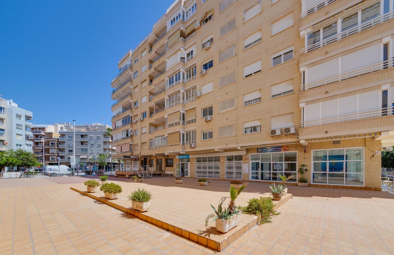 Resale - Apartamento - Torrevieja - Puerto