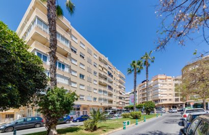 Resale - Apartamento - Torrevieja - Puerto