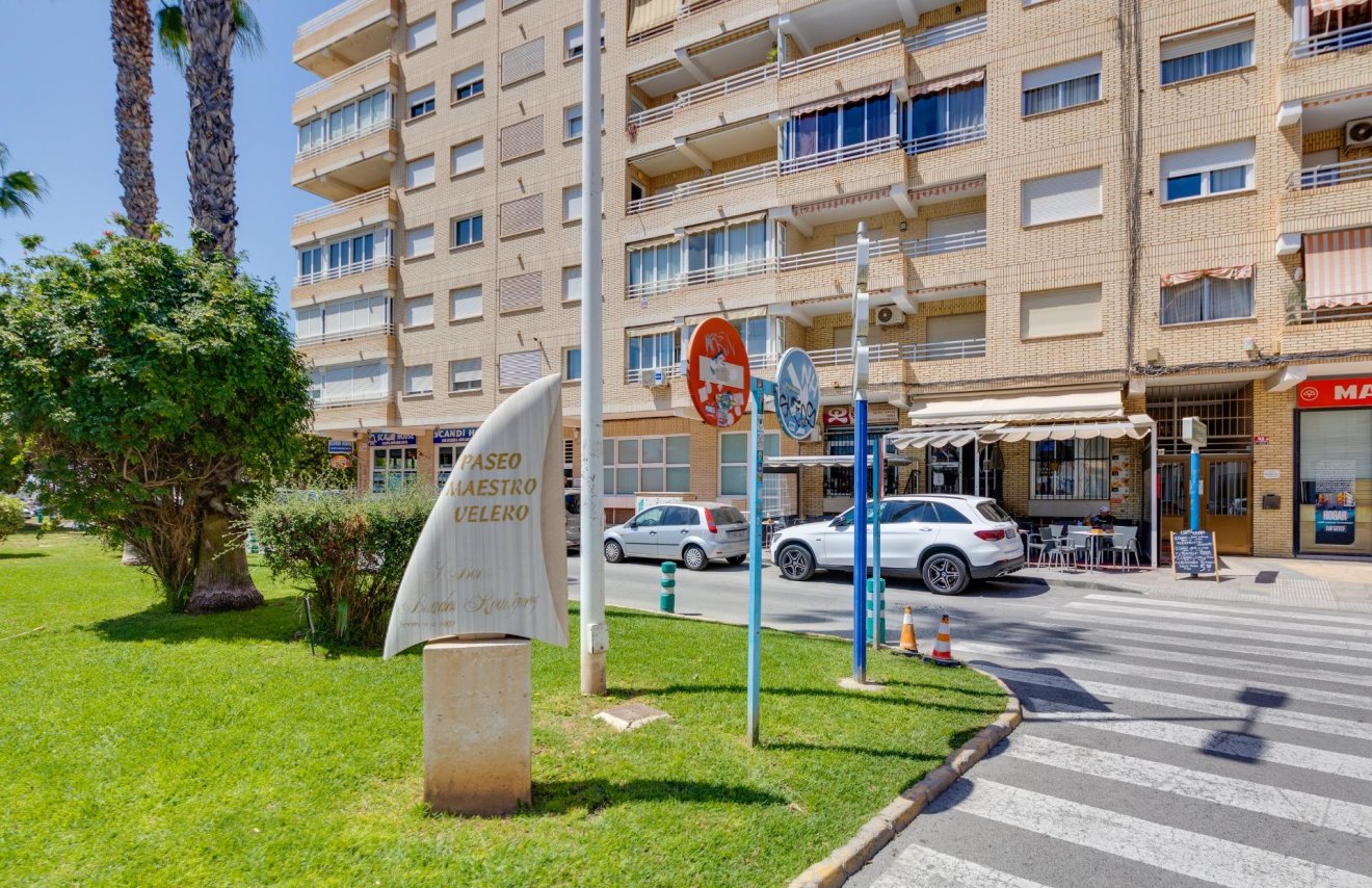 Resale - Apartamento - Torrevieja - Puerto