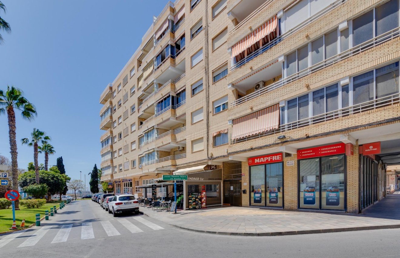 Resale - Apartamento - Torrevieja - Puerto