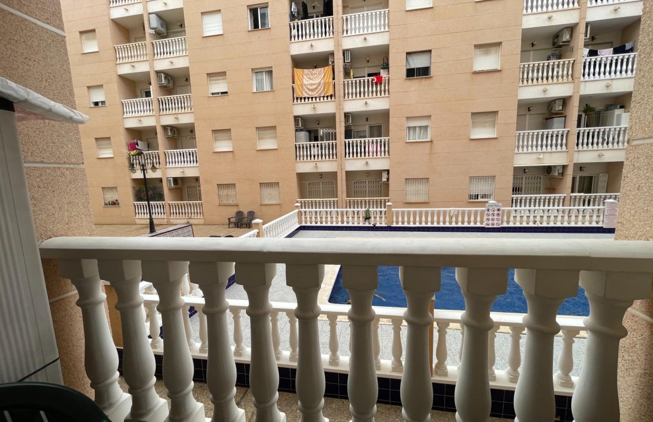 Resale - Apartamento - Torrevieja - Estacion de autobuses