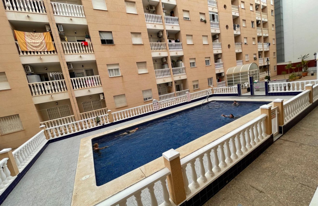 Resale - Apartamento - Torrevieja - Estacion de autobuses