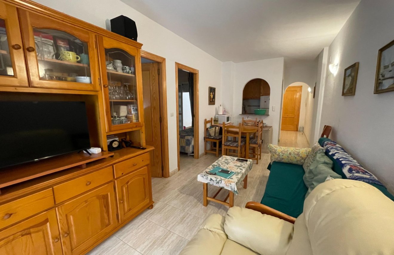 Resale - Apartamento - Torrevieja - Estacion de autobuses