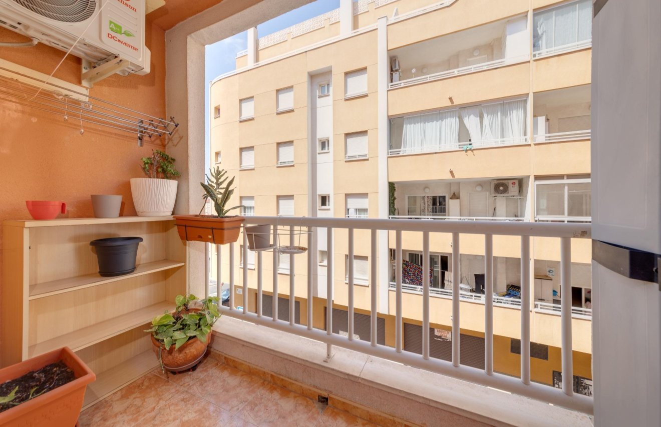 Resale - Apartamento - Torrevieja - Estacion de autobuses