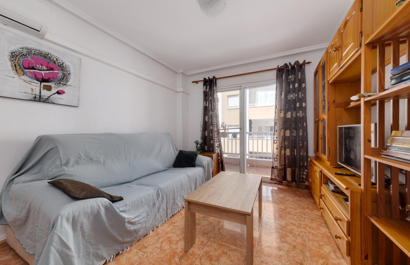 Resale - Apartamento - Torrevieja - Estacion de autobuses