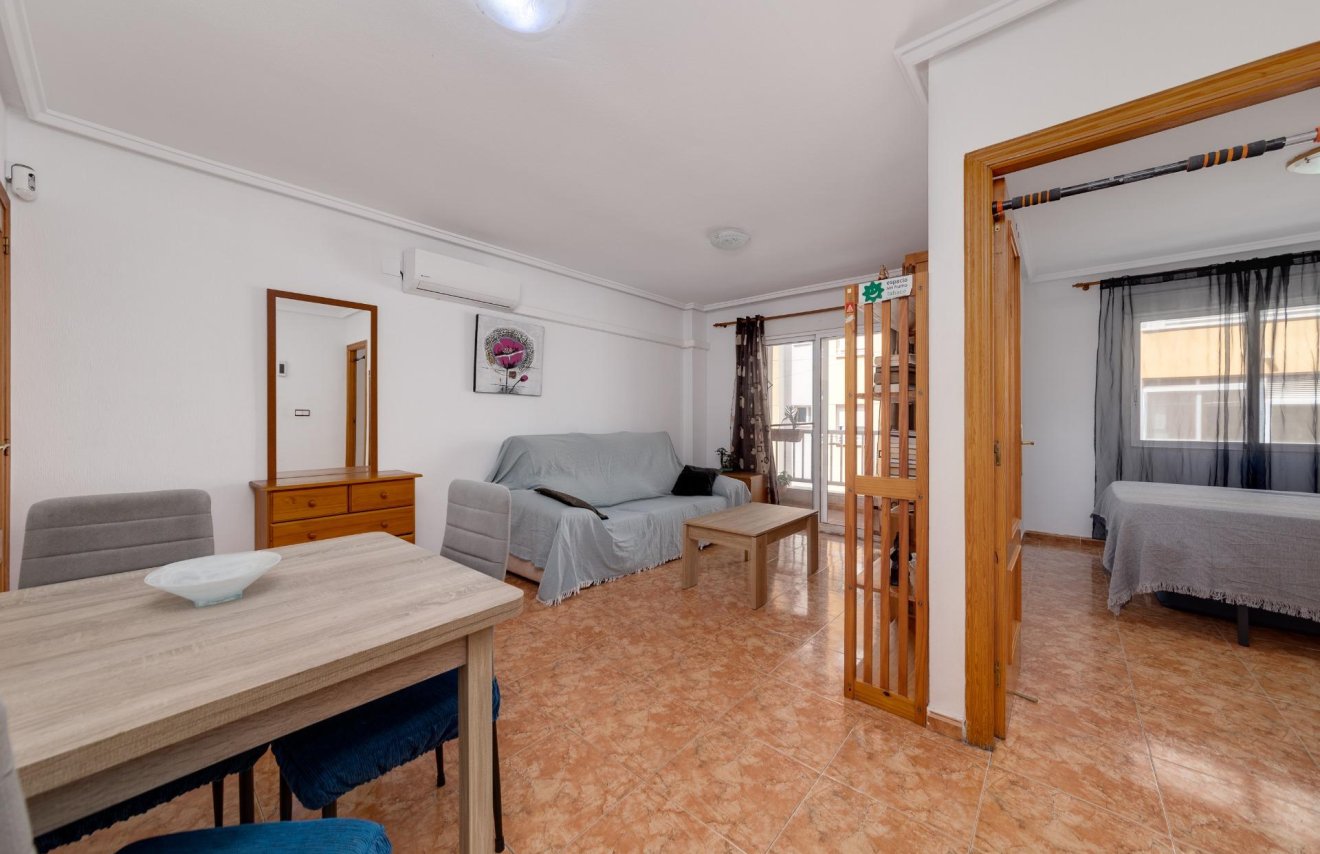 Resale - Apartamento - Torrevieja - Estacion de autobuses