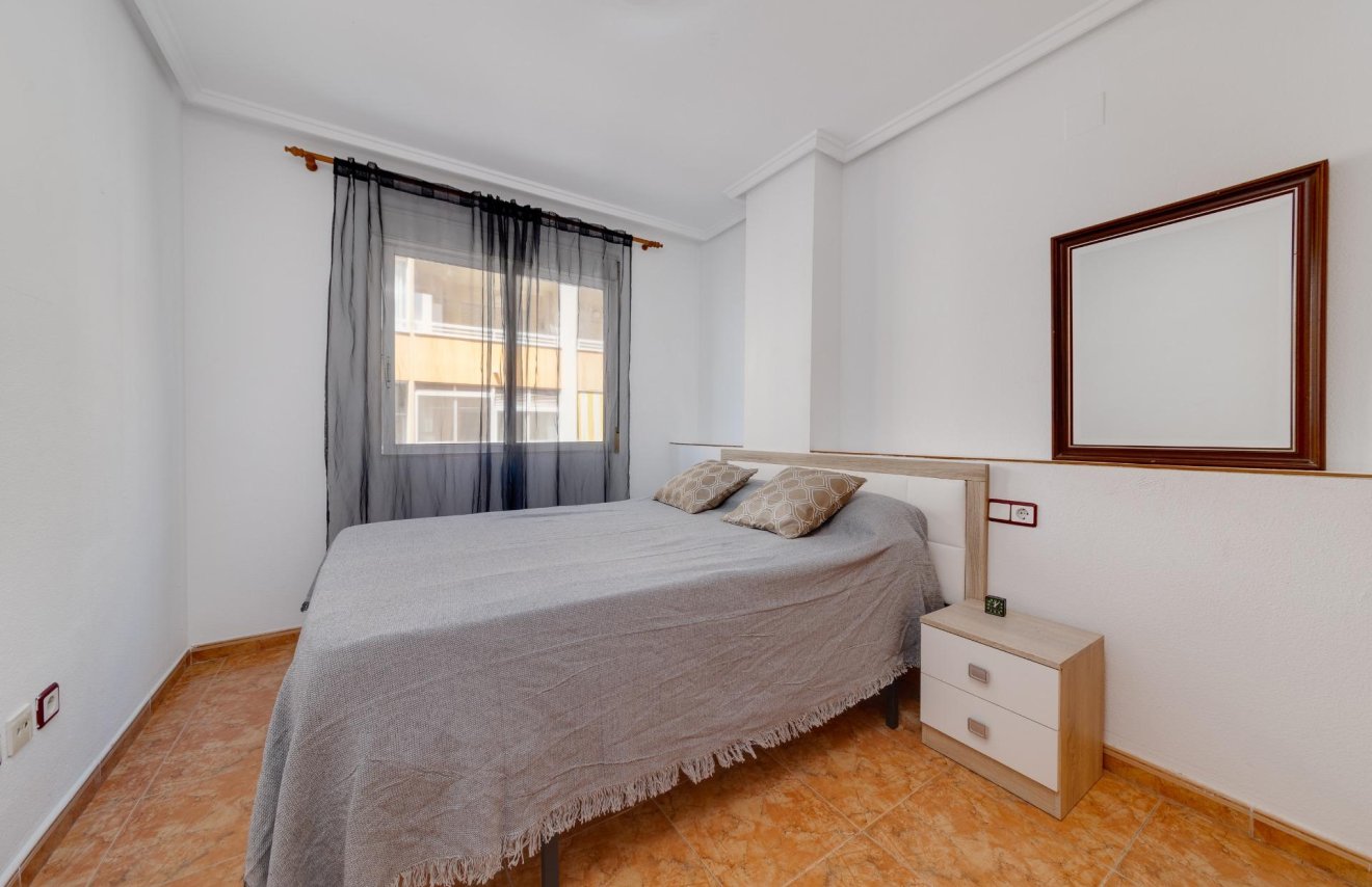 Resale - Apartamento - Torrevieja - Estacion de autobuses