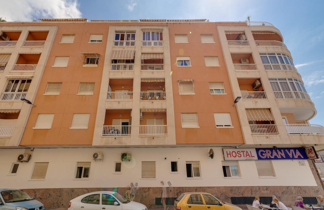 Resale - Apartamento - Torrevieja - Estacion de autobuses