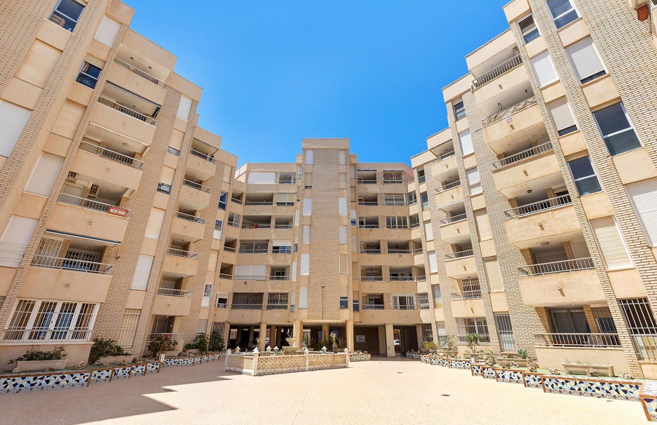 Resale - Apartamento - Torrevieja - Playa de los Locos