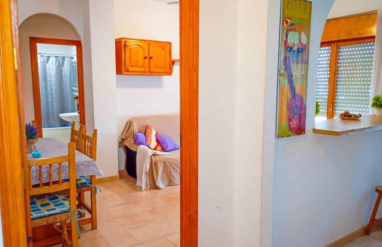 Resale - Apartamento - Torrevieja - Playa de los Naufragos