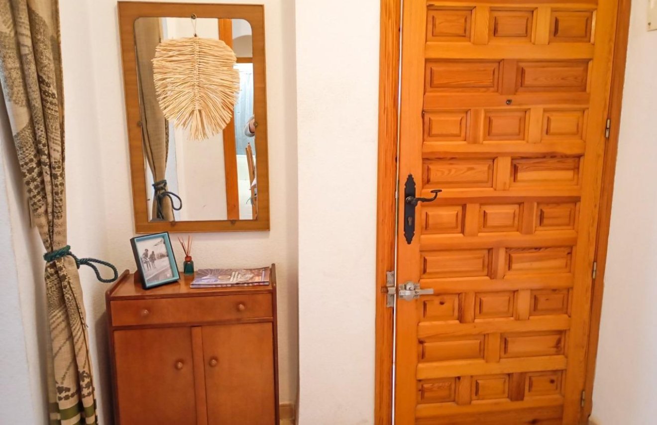 Resale - Apartamento - Torrevieja - Playa de los Naufragos