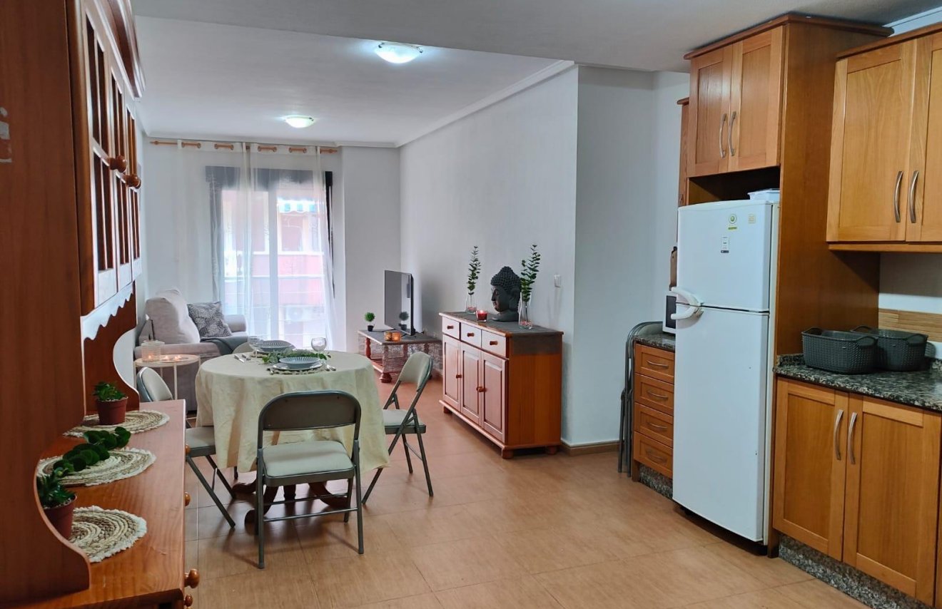 Resale - Apartamento - Torrevieja - Playa de los Locos