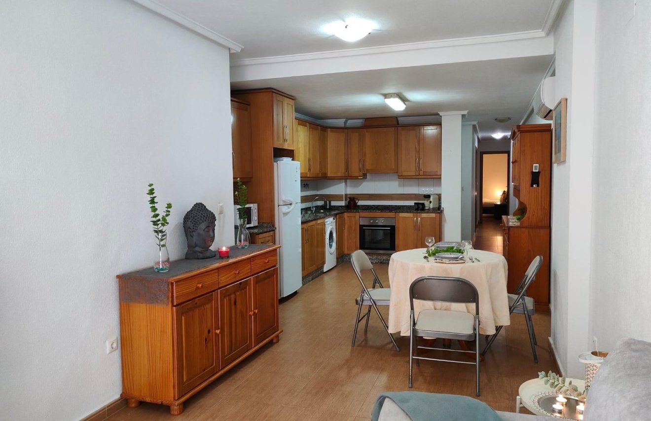 Resale - Apartamento - Torrevieja - Playa de los Locos