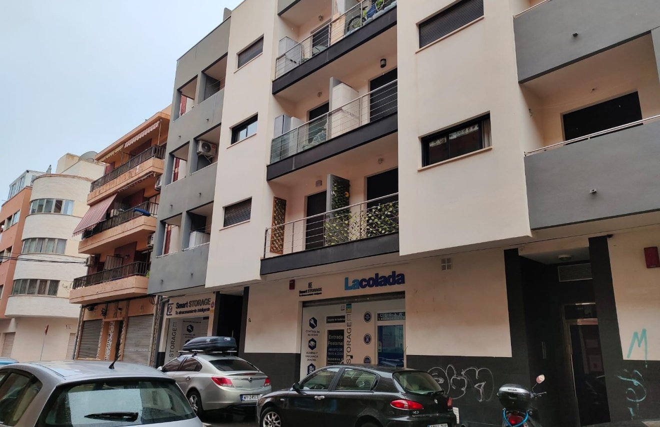 Resale - Apartamento - Torrevieja - Playa de los Locos