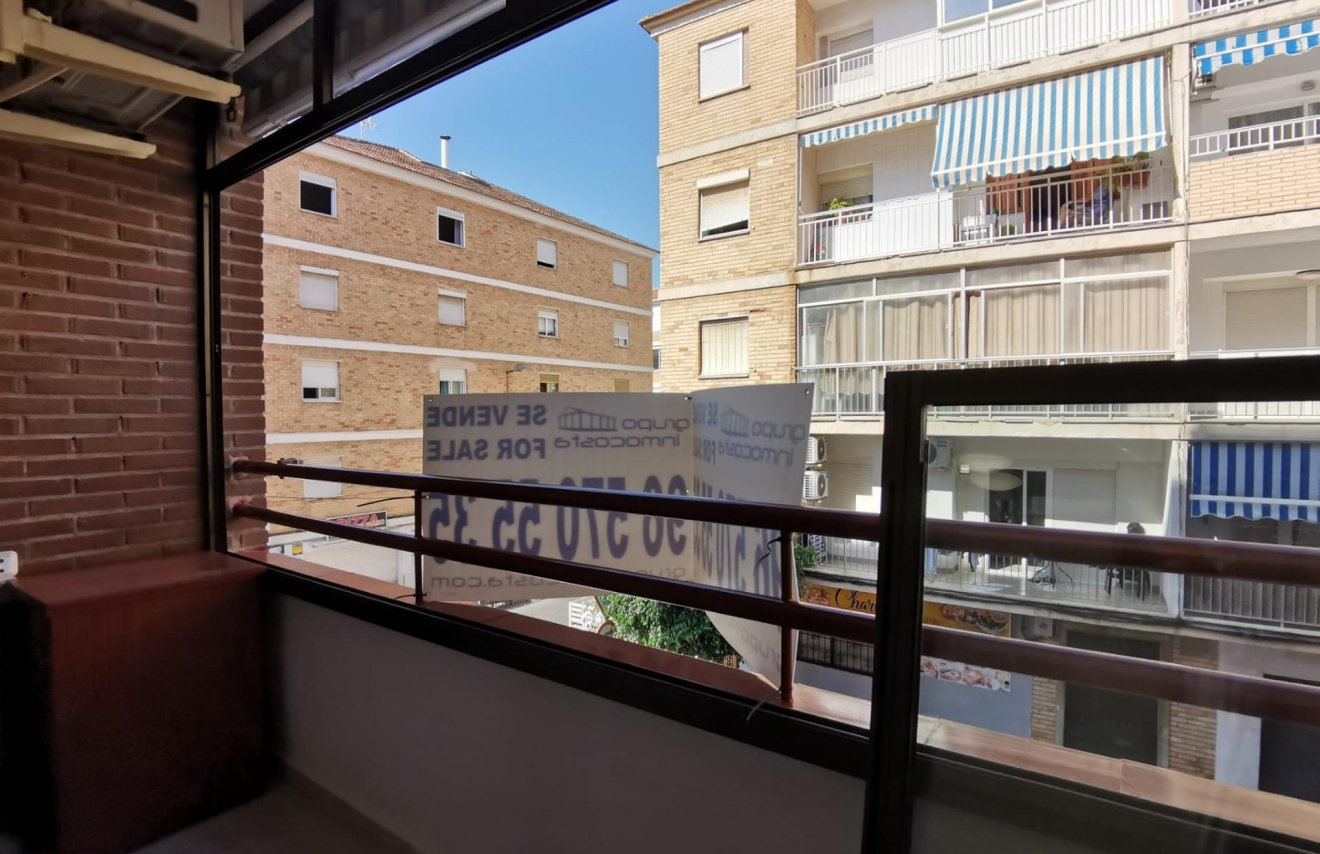 Resale - Apartamento - Torrevieja - Estacion de autobuses