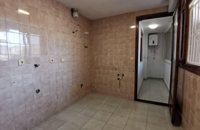 Resale - Apartamento - Torrevieja - Estacion de autobuses